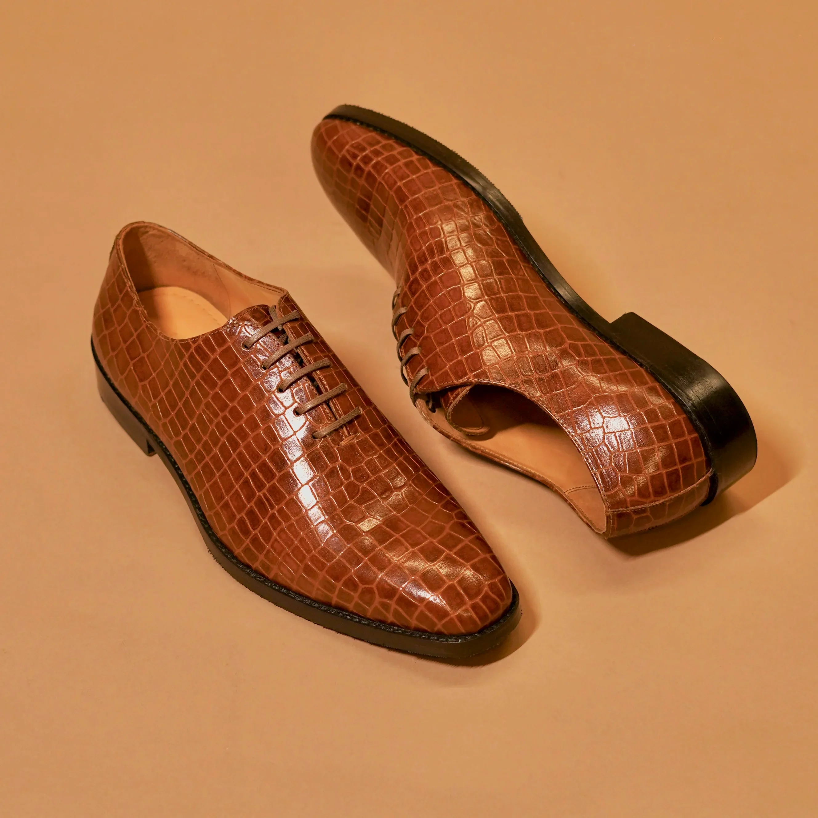 Caro Croco Umber – Brown Crocodile-Embossed Leather Oxford Shoes - Image 3