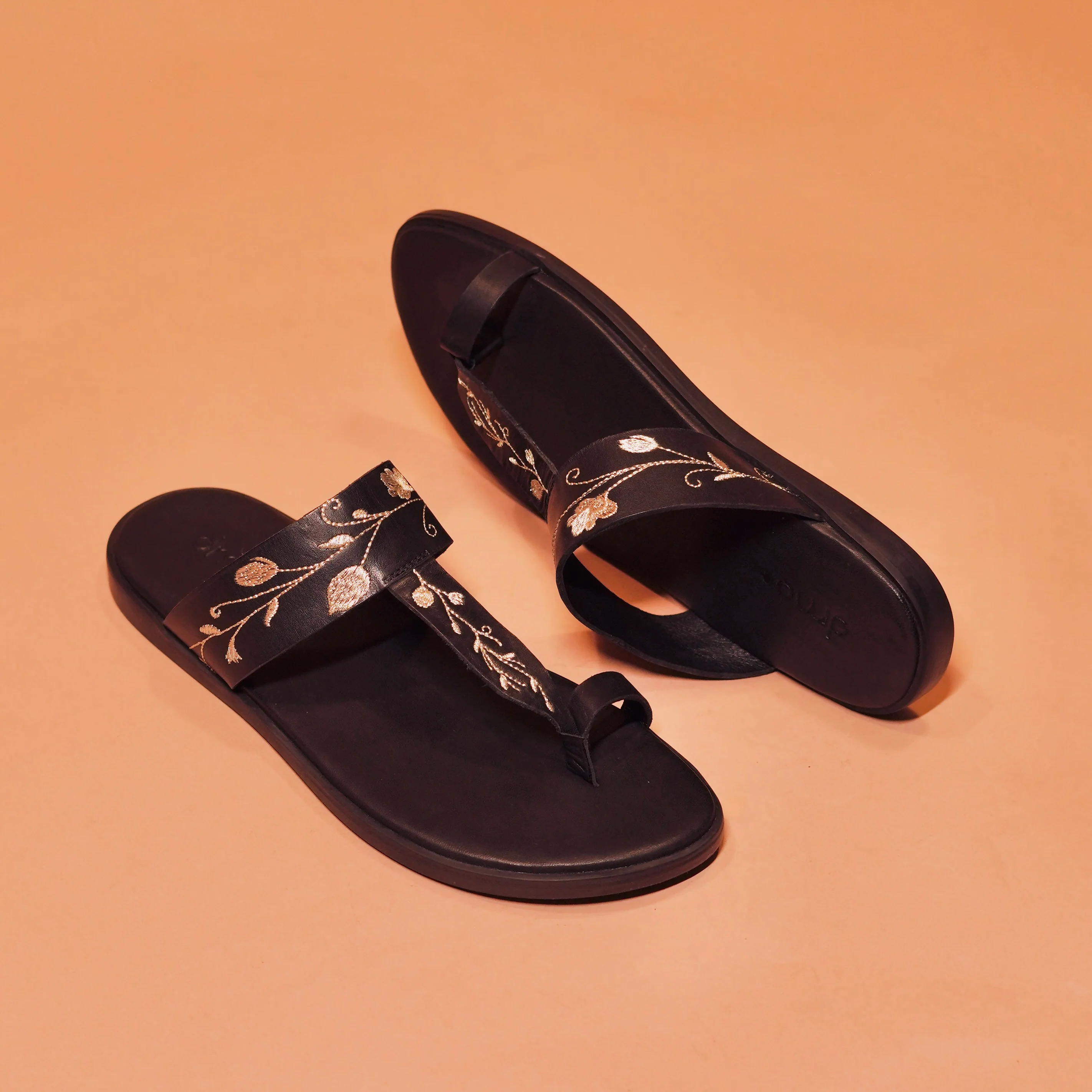 Pelle Nero Ricamo | Embroidered black full-grain leather chappals - Image 5