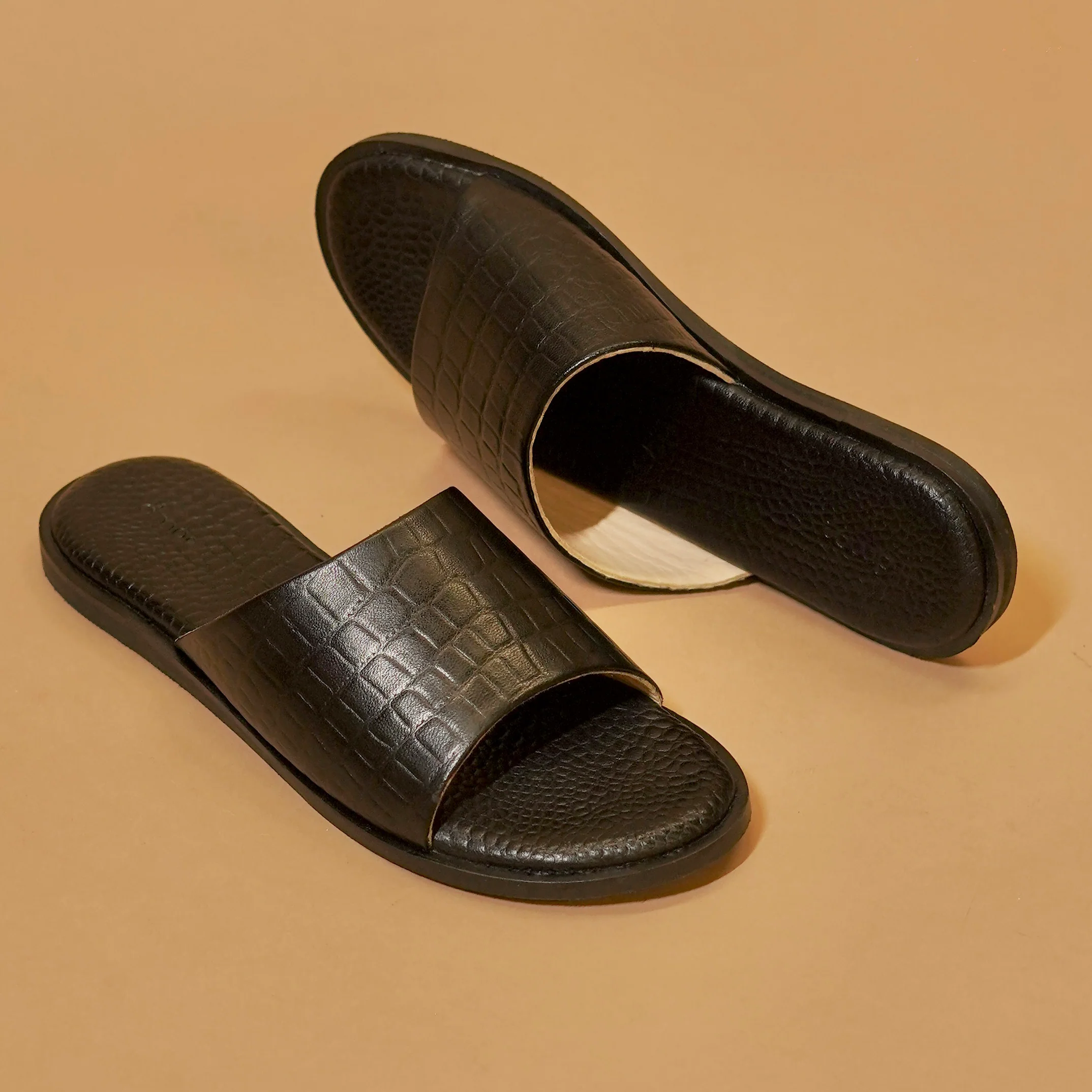 Pelle Effetto Croco – Women’s Black Crocodile Print Slider - Image 3