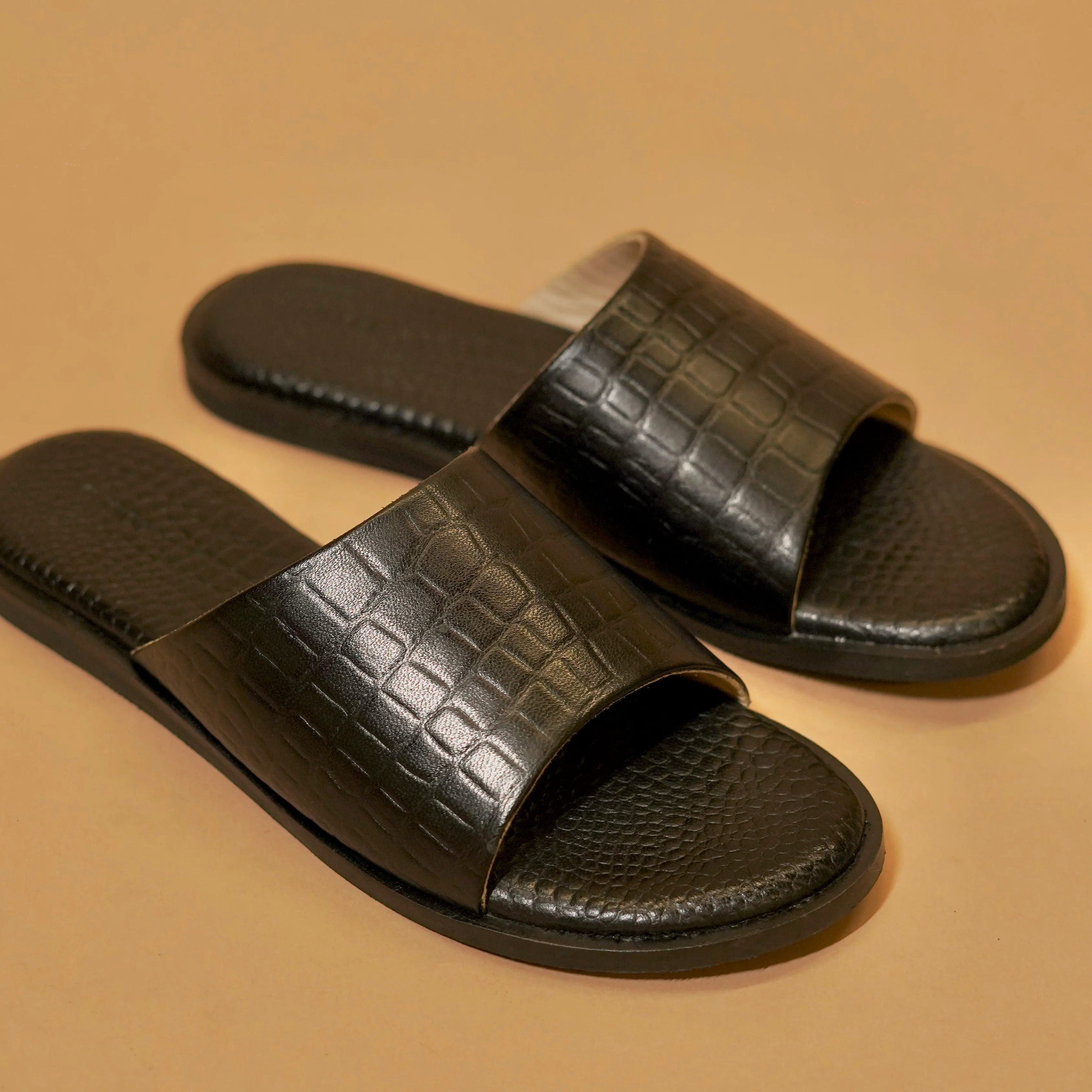 Pelle Effetto Croco – Women’s Black Crocodile Print Slider - Image 4