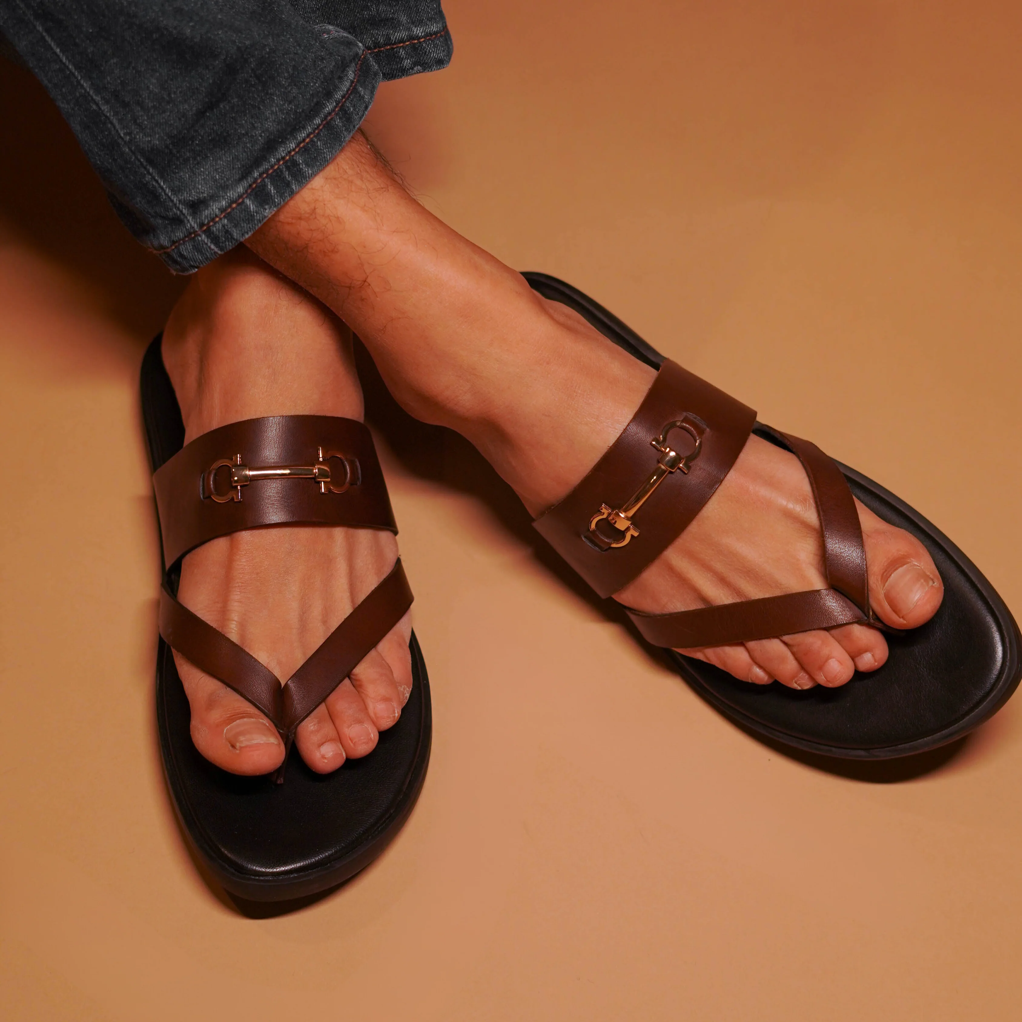 Pelle Fibio Bruno | Brown horsebit buckle leather chappals - Image 3