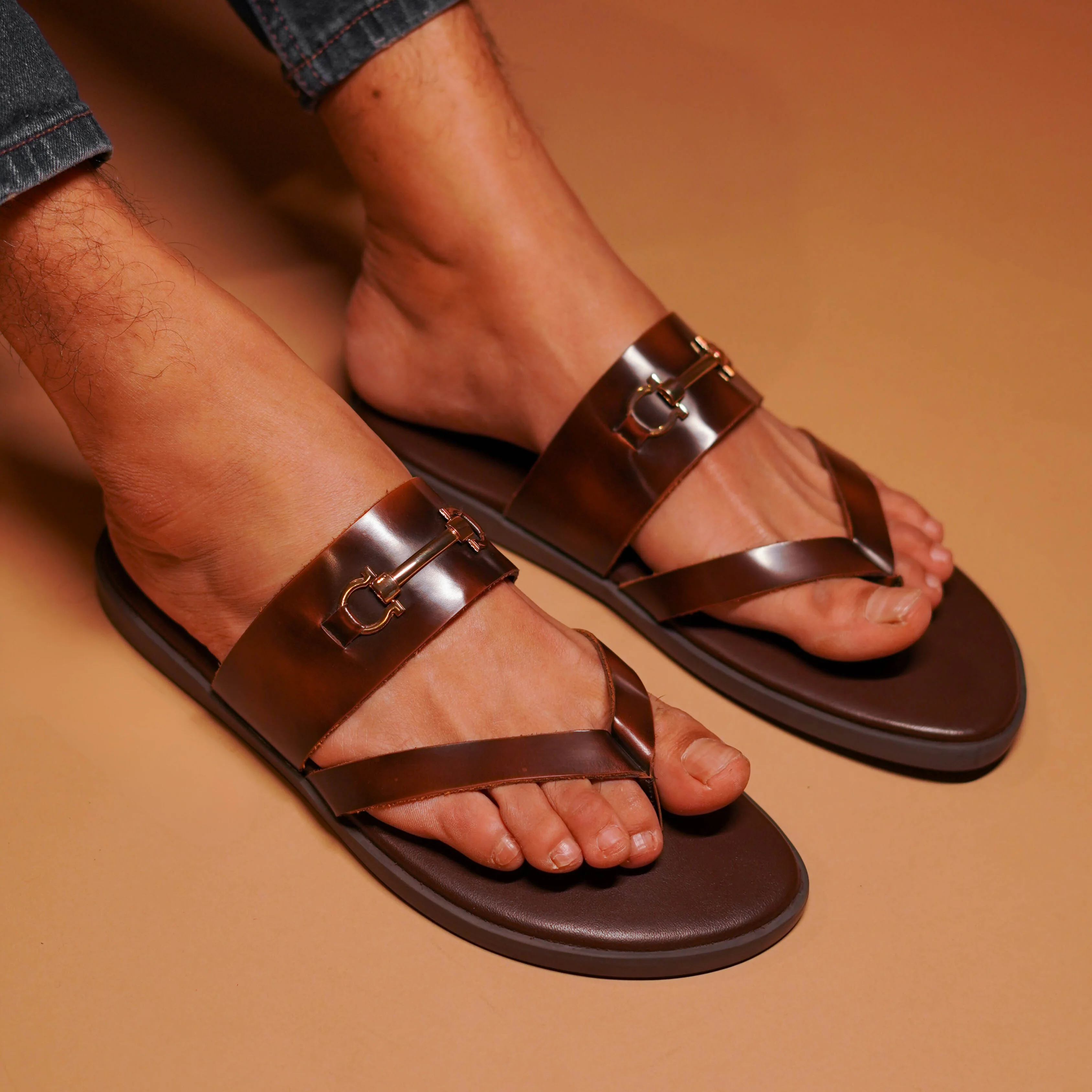 Pelle Fibio Chocro | Horsebit buckle shiny brown leather chappal - Image 4