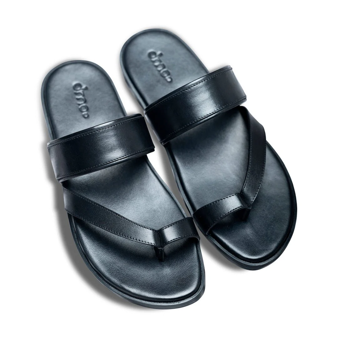 Pelle Francio Nero | Black leather sandals with toe-loop - Image 6