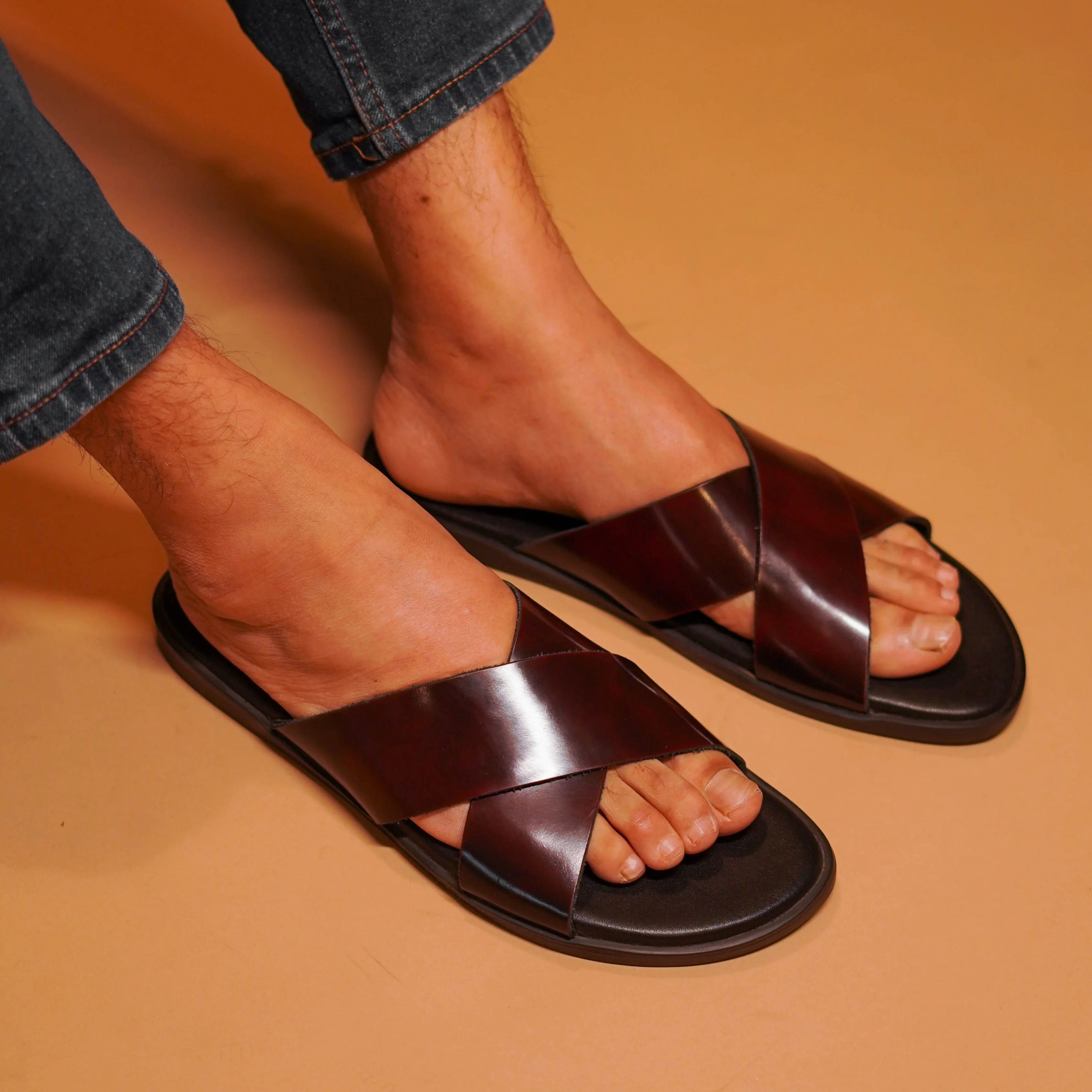 Pelle Nero Borgogno | Black and cherry leather gatsby chappal - Image 3